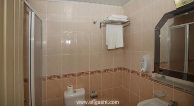 لارا هادریانوس