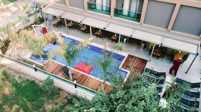 لارا هادریانوس