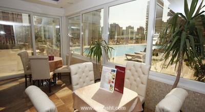 لارا هادریانوس