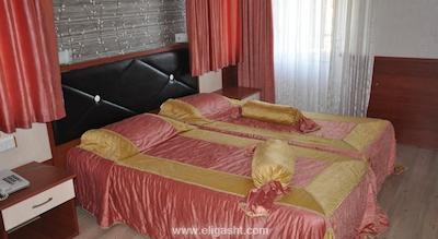 لارا هادریانوس