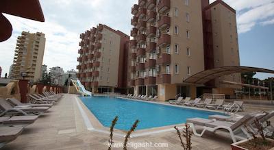 لارا هادریانوس