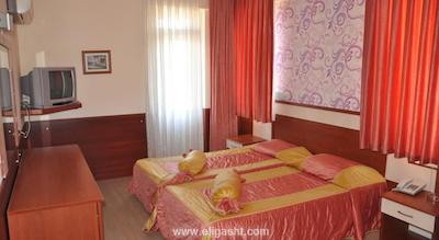 لارا هادریانوس