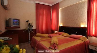 لارا هادریانوس