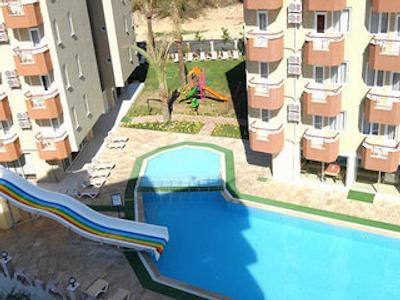 لارا هادریانوس