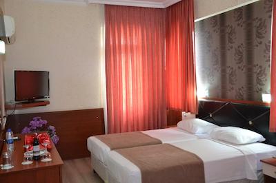 لارا هادریانوس