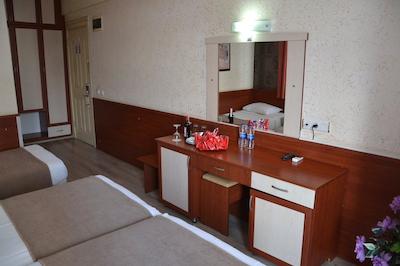 لارا هادریانوس