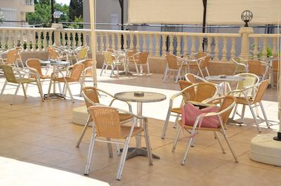 لارا هادریانوس