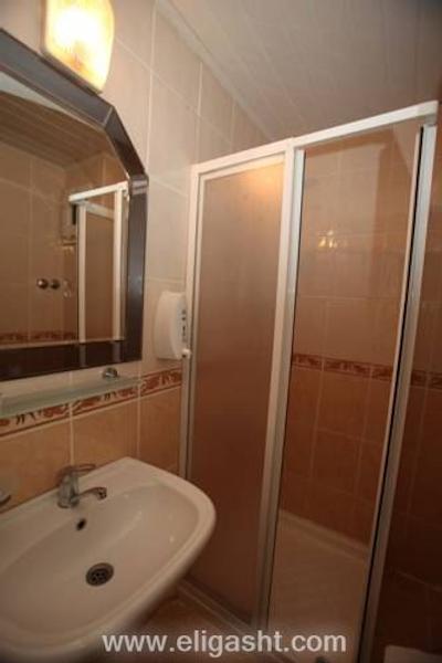 لارا هادریانوس