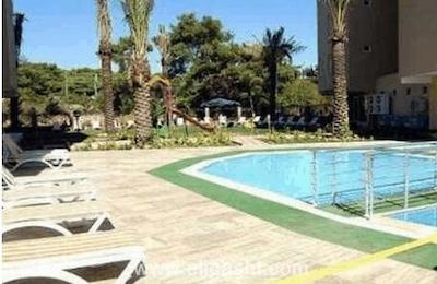 لارا هادریانوس