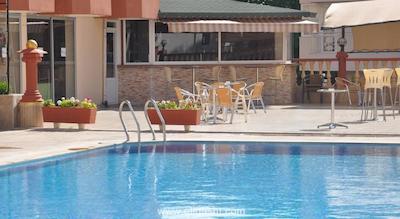 لارا هادریانوس