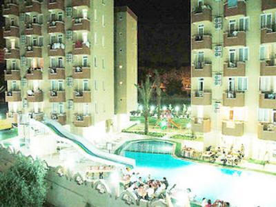 لارا هادریانوس