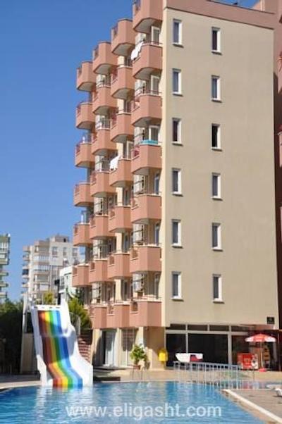 لارا هادریانوس