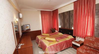 لارا هادریانوس