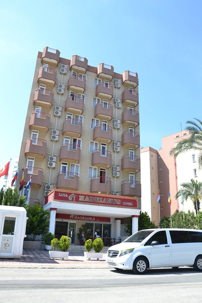 لارا هادریانوس