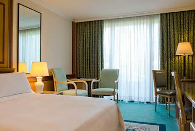 رزیدنس دیره بای له مریدین