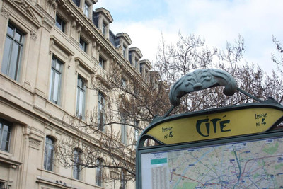 ریوز د نتر دام