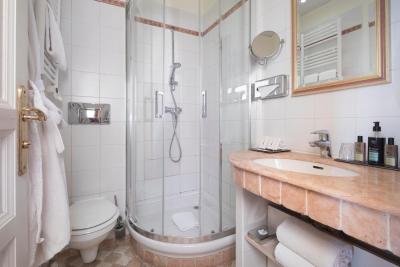 ریوز د نتر دام