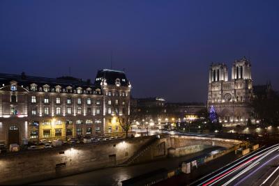 ریوز د نتر دام