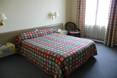 بریت هتل کاهرز-ل فرانس