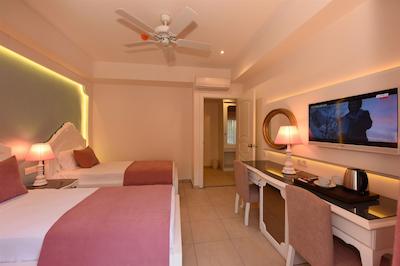 منتبلو دلوکس هتل