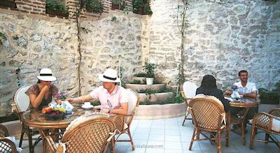 هتل هیستوریا-اسپشیال کتگوری