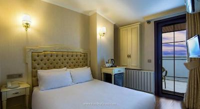 هتل هیستوریا-اسپشیال کتگوری