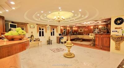 هتل هیستوریا-اسپشیال کتگوری