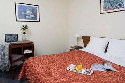 اداجیو اکسز پاریز تیلسیت چامپز-الیسیز