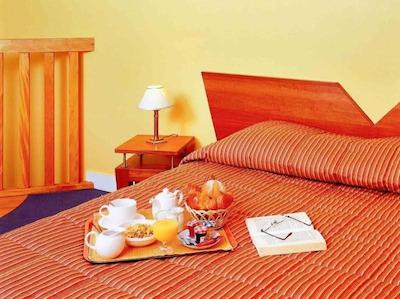 اداجیو اکسز پاریز تیلسیت چامپز-الیسیز