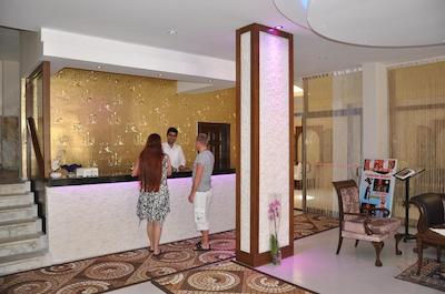 کلئوپاترا اسود استار اپارت