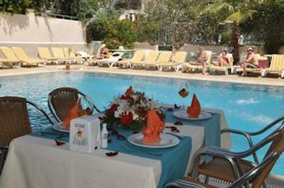 کلئوپاترا اسود استار اپارت