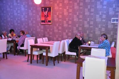 کلئوپاترا اسود استار اپارت