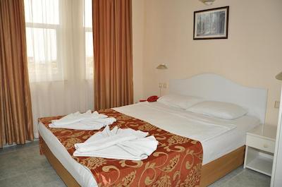 کلئوپاترا اسود استار اپارت