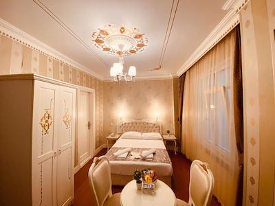 الیون هتل تکسیم