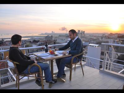 دیوان-ای علی هتل