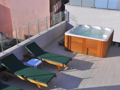 دیوان-ای علی هتل