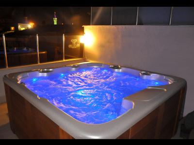 دیوان-ای علی هتل