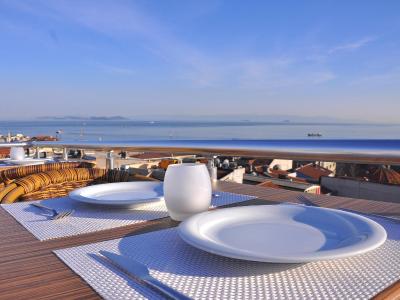 دیوان-ای علی هتل