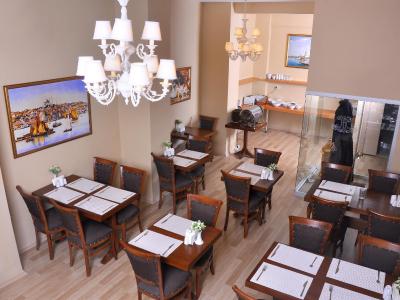 دیوان-ای علی هتل