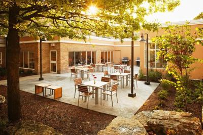 تونپلاس سویتز میسیساوگا-آیرپرت کرپرات سنتر