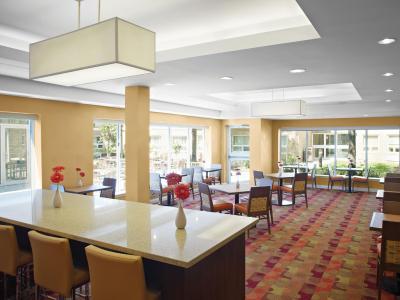 تونپلاس سویتز میسیساوگا-آیرپرت کرپرات سنتر