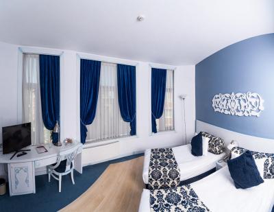 آدامار هتل-اسپشیال کتگوری