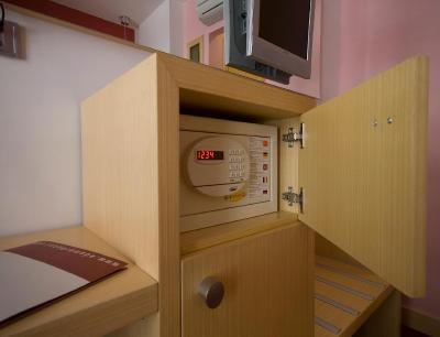 آدامار هتل-اسپشیال کتگوری