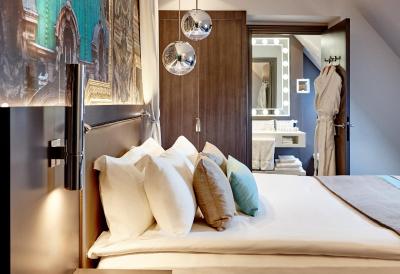 ایندیگو پاریز-اُپرا