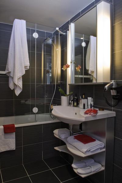 اپاردتل اداجیو پاریز اُپرا