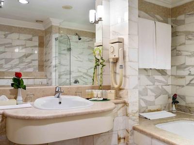 آل هامرا هتل ماناجد بای اکسر