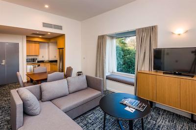 چاتیو اُن د پارک-چریسچورچ ا دوبلتری بای هیلتون هتل