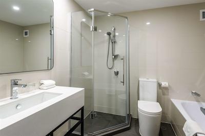 چاتیو اُن د پارک-چریسچورچ ا دوبلتری بای هیلتون هتل