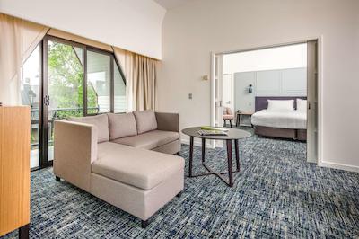 چاتیو اُن د پارک-چریسچورچ ا دوبلتری بای هیلتون هتل