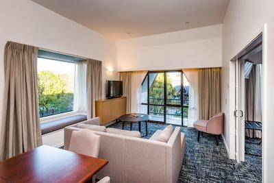 چاتیو اُن د پارک-چریسچورچ ا دوبلتری بای هیلتون هتل